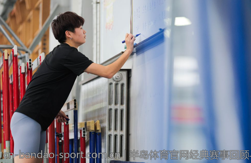 半岛体育官网经典赛事回顾与解读